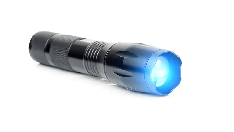 tools to keep in your car flashlights